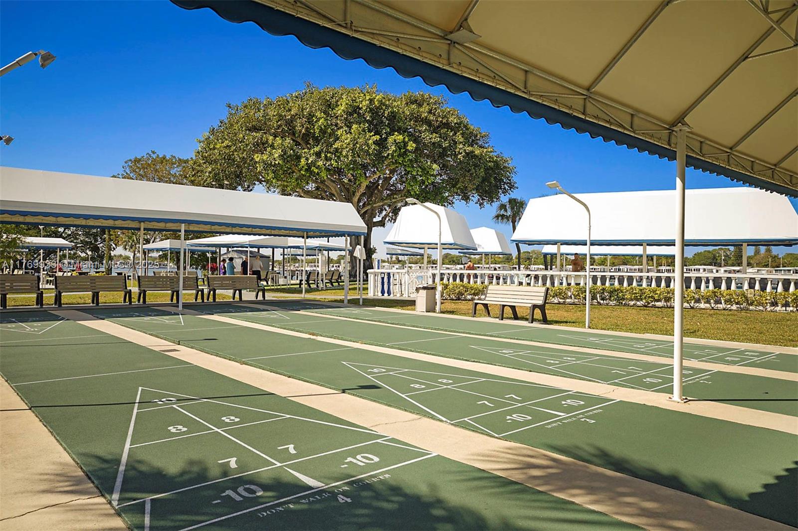 102 Lake Shr Dr,Pembroke Park, FL 33009