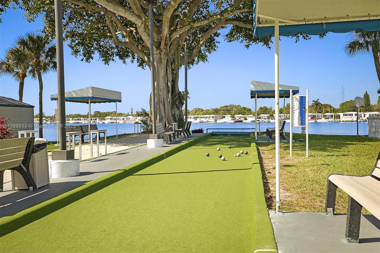 102 Lake Shr Dr,Pembroke Park, FL 33009