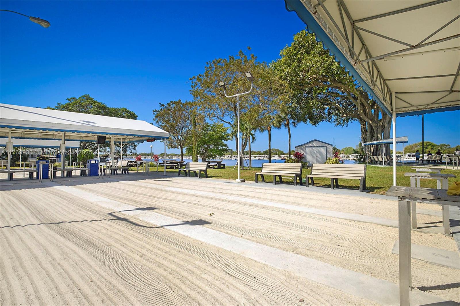 102 Lake Shr Dr,Pembroke Park, FL 33009