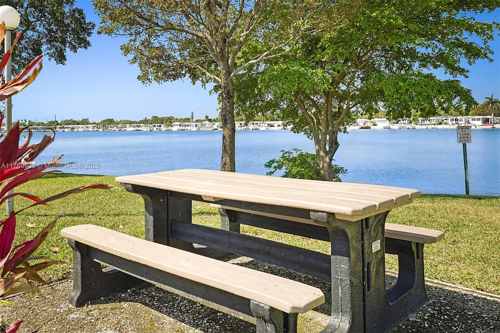 102 Lake Shr Dr,Pembroke Park, FL 33009