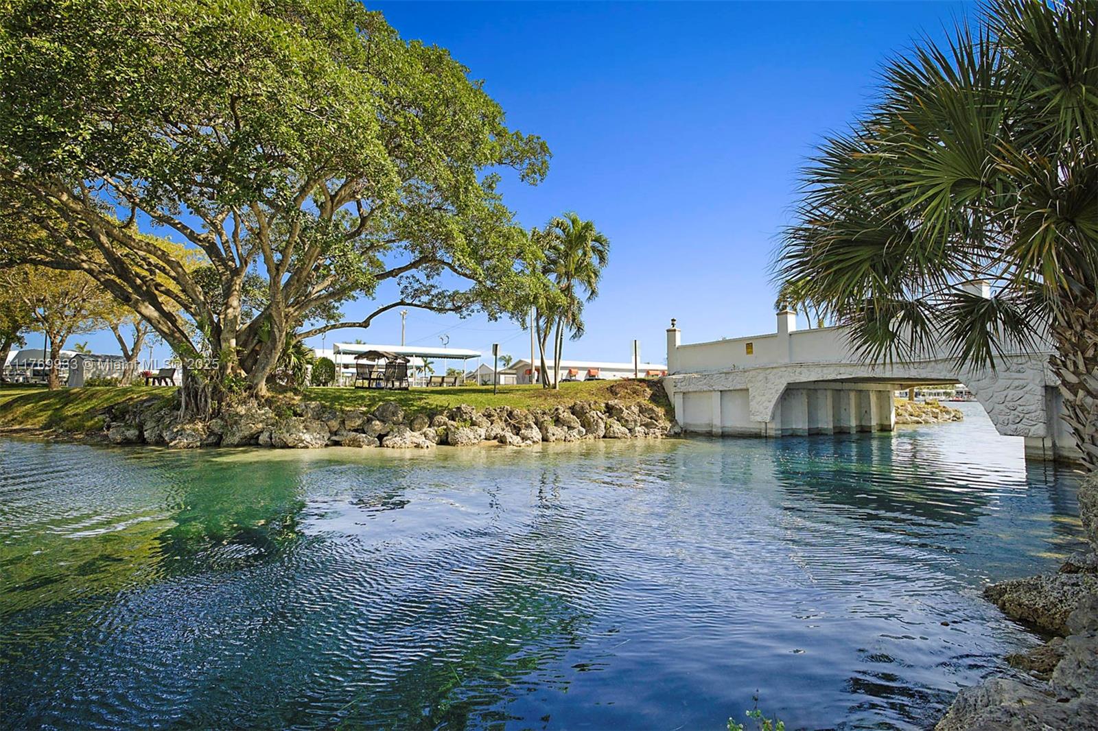 102 Lake Shr Dr,Pembroke Park, FL 33009