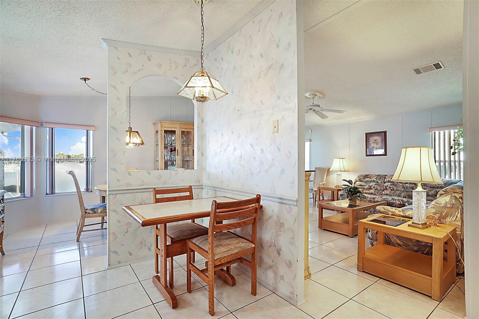 102 Lake Shr Dr,Pembroke Park, FL 33009