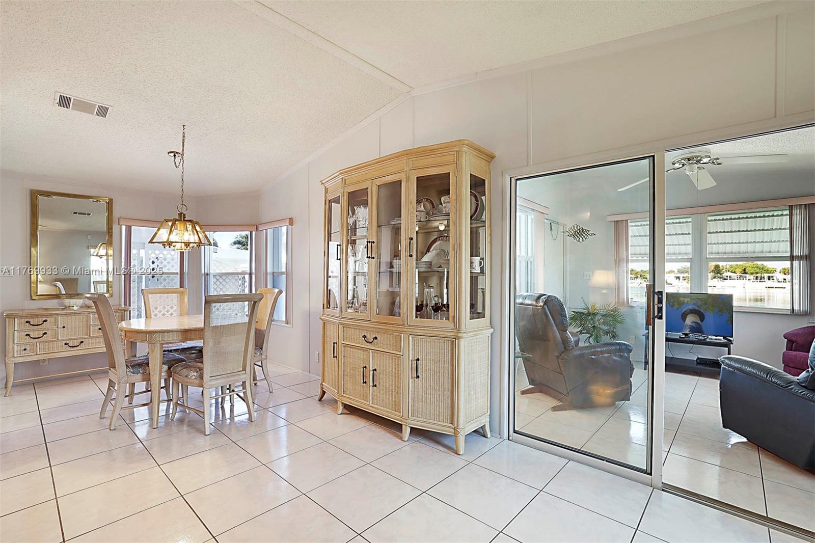 102 Lake Shr Dr,Pembroke Park, FL 33009