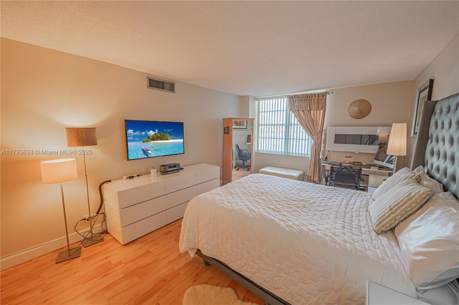 image Winston Towers 50025