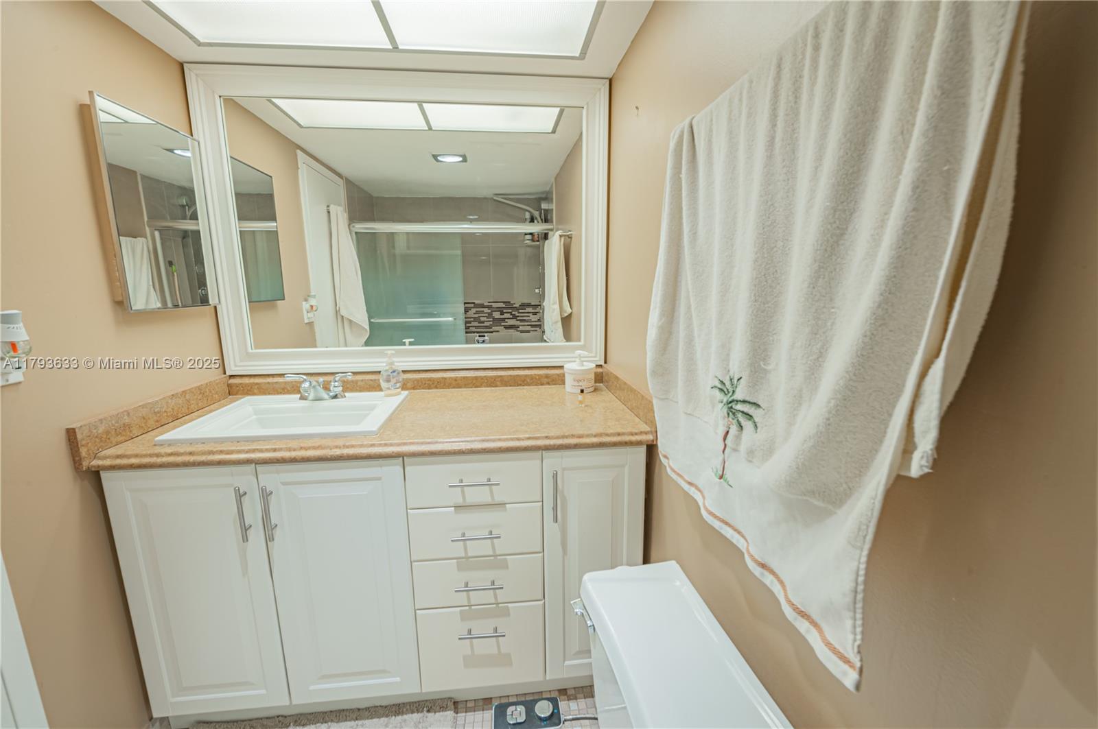 image Winston Towers 50027