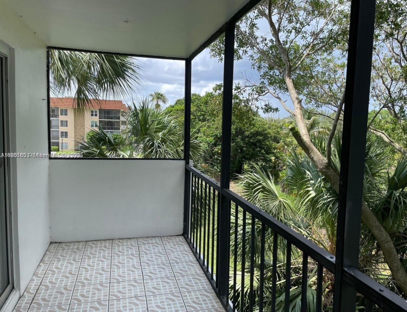 4164 Inverrary Dr #301,Lauderhill, FL 33319