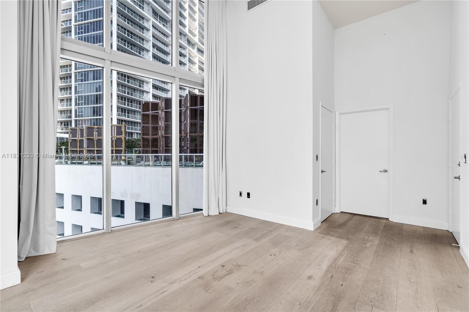 image Icon Brickell 220