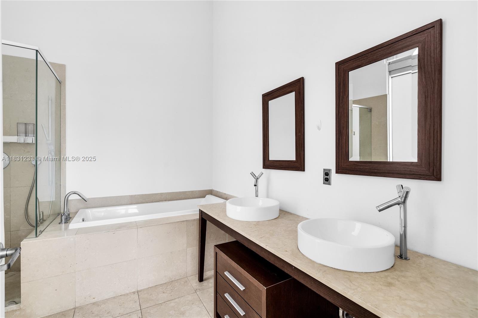 image Icon Brickell 221