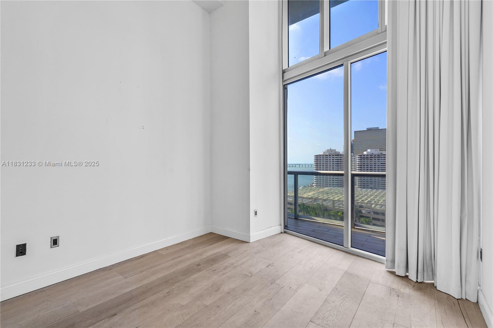image Icon Brickell 225