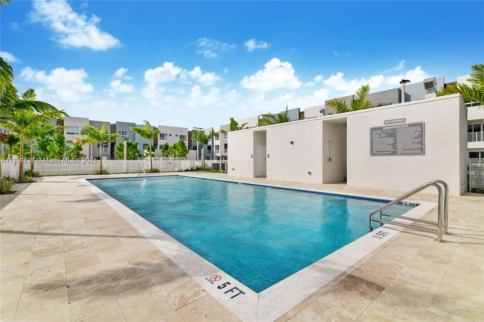 2561 NE 193rd St #1102