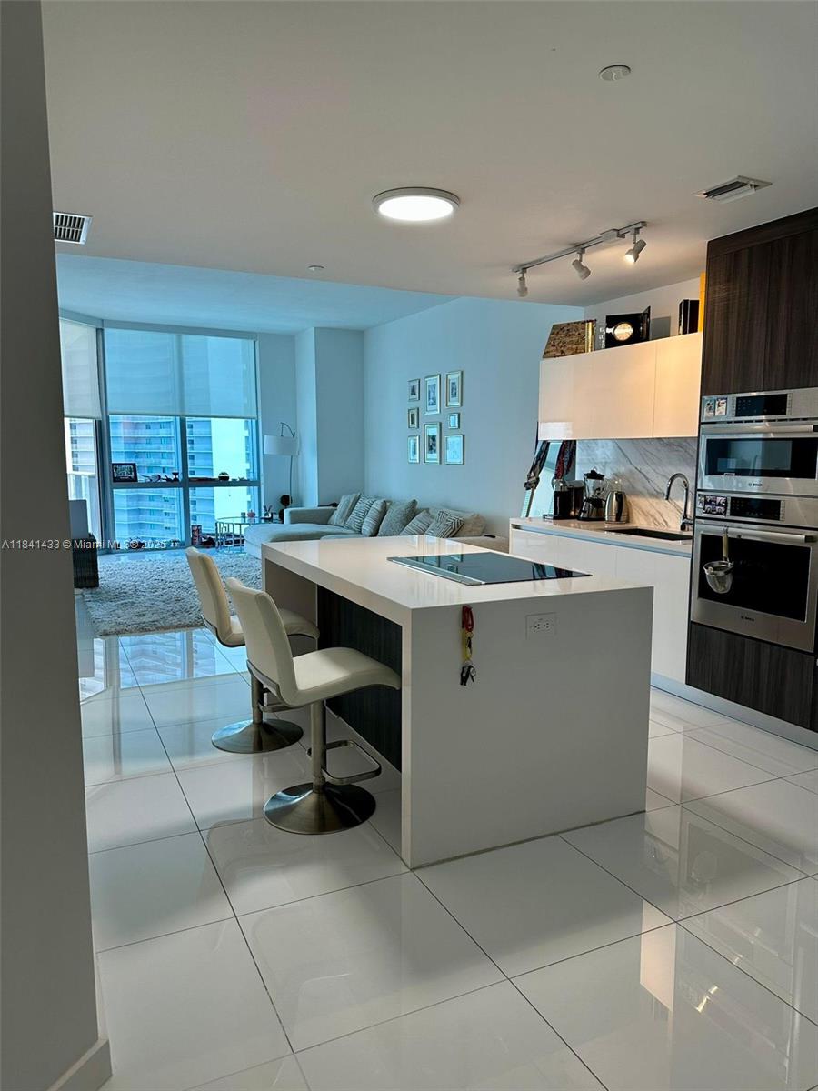 image Paramount Miami Worldcent9