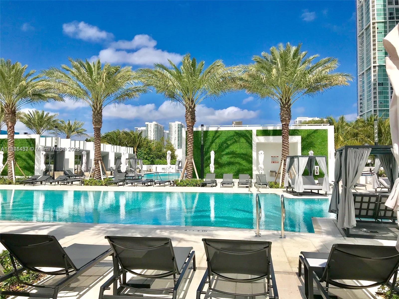 image Paramount Miami Worldcent18