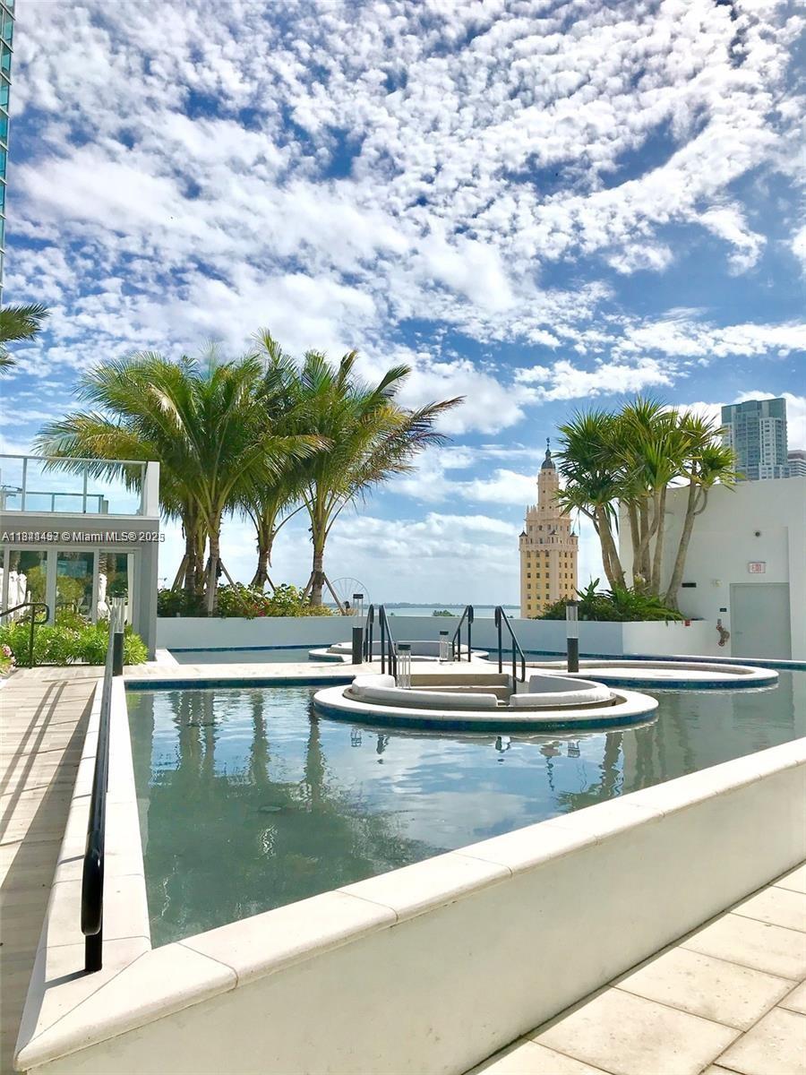 image Paramount Miami Worldcent21