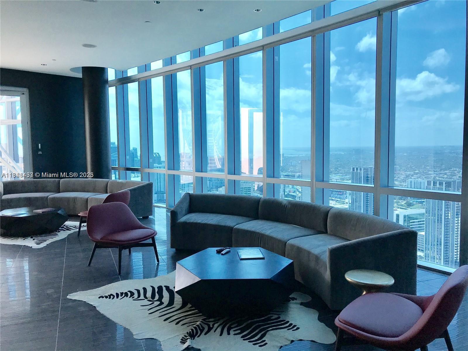 image Paramount Miami Worldcent26