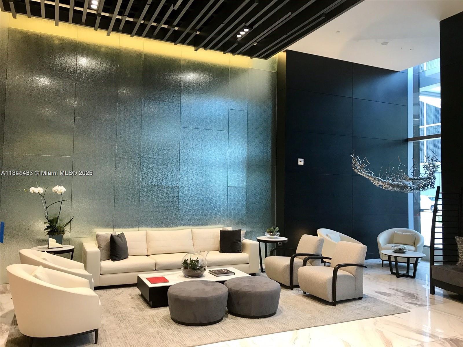 image Paramount Miami Worldcent28