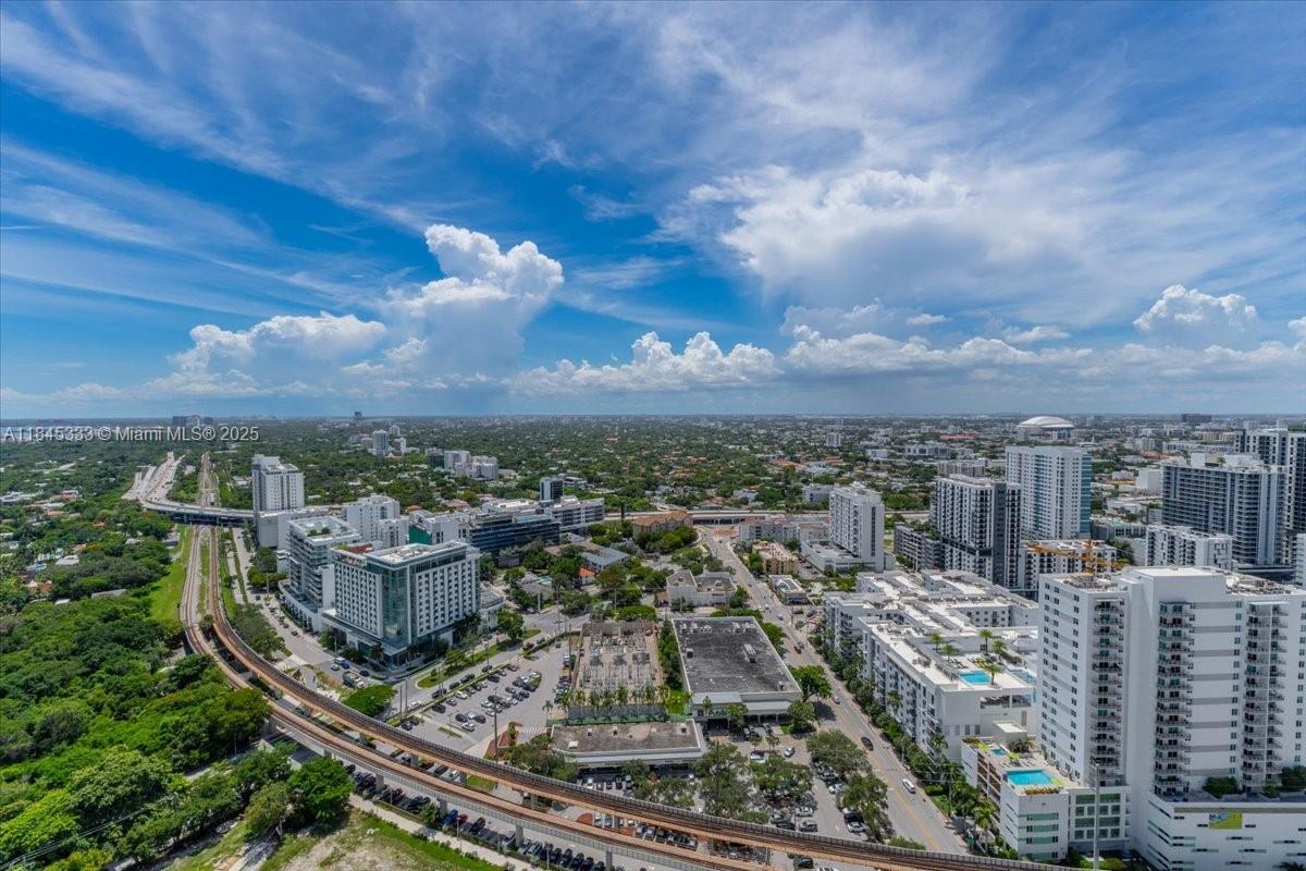 image Infinity At Brickell Cond8