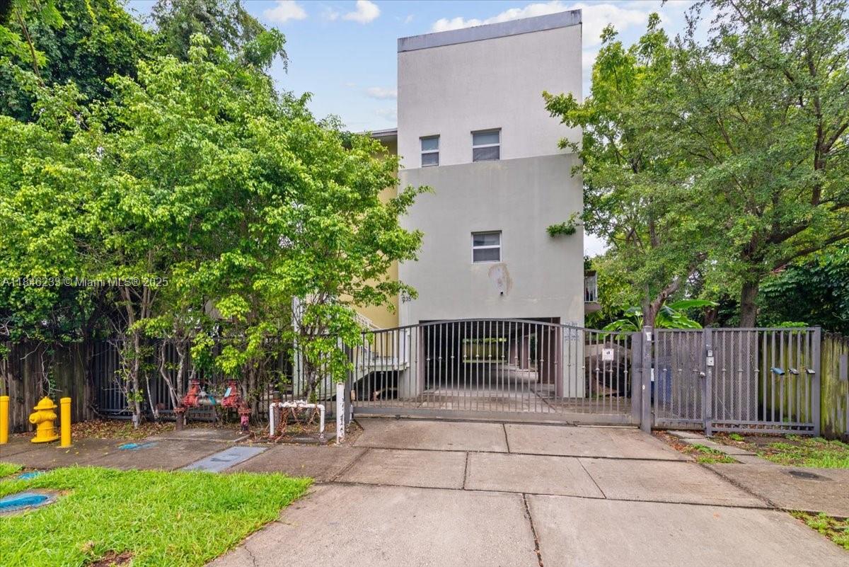 1235 NW 9th Ave #6