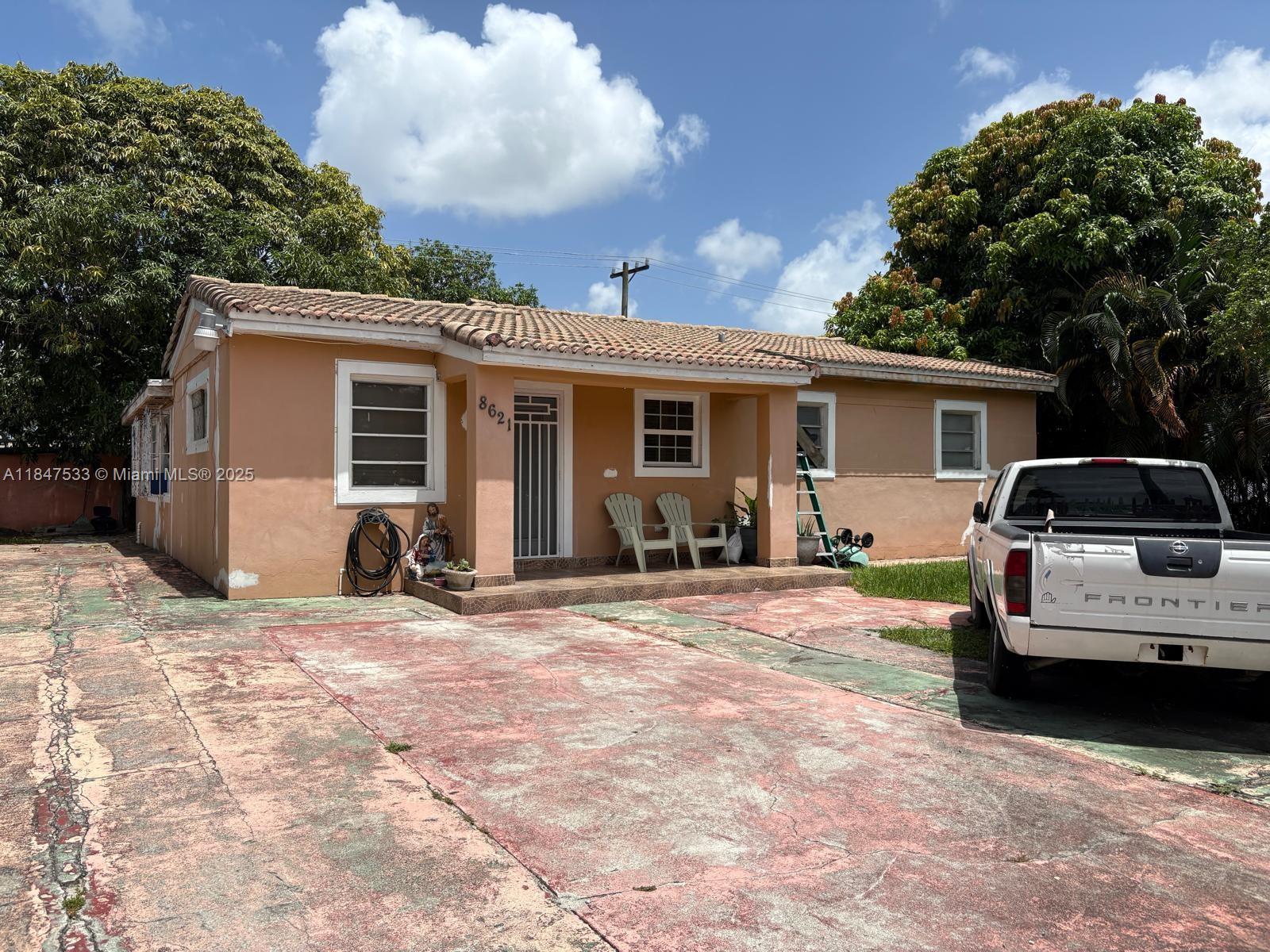 8621 NW 35th Ct