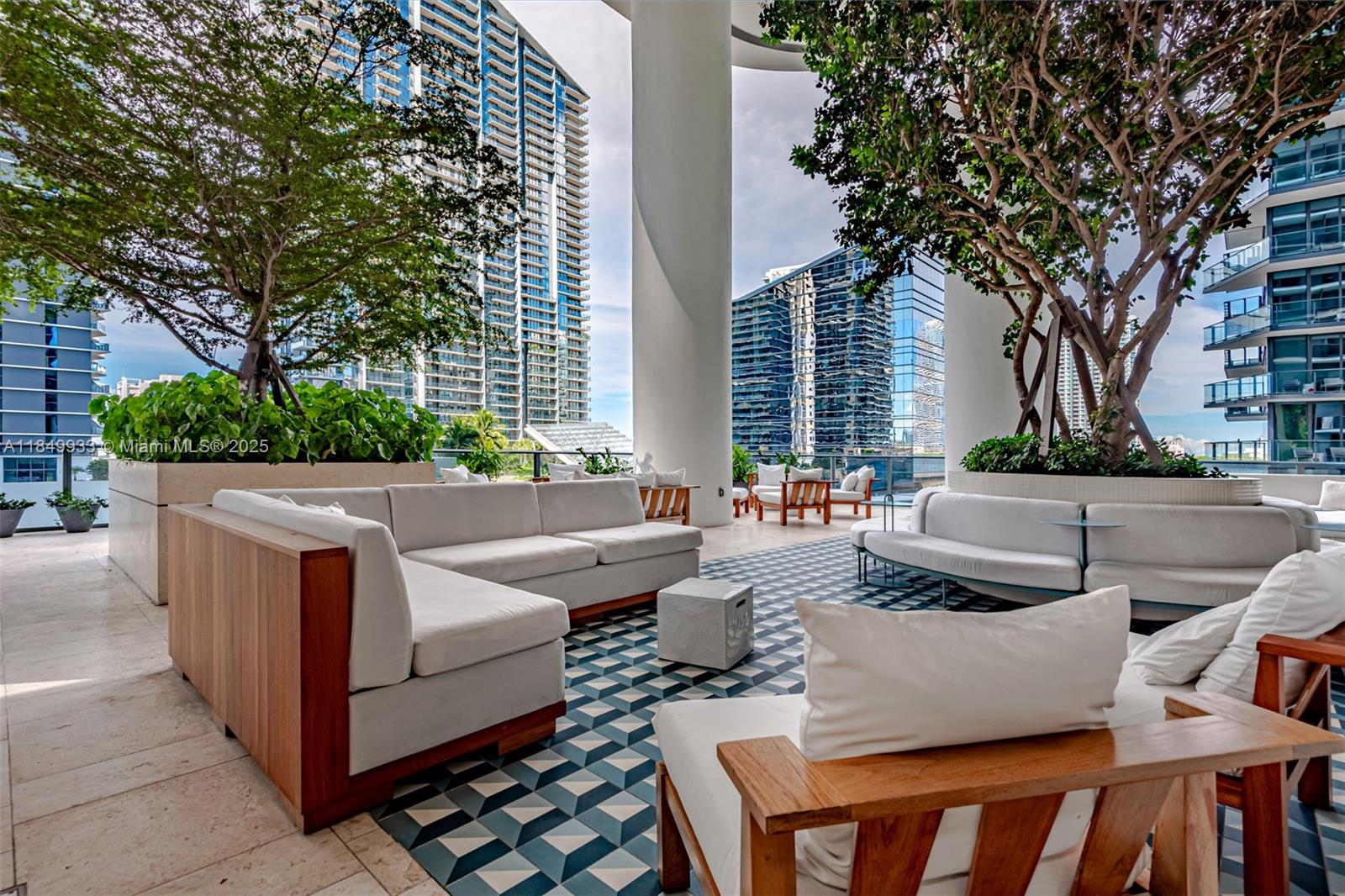 image Sls Lux Brickell24