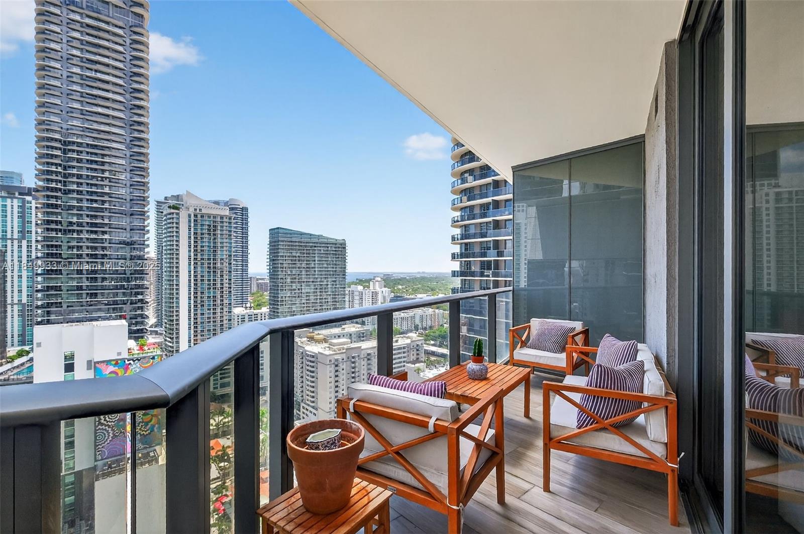 image Sls Lux Brickell5