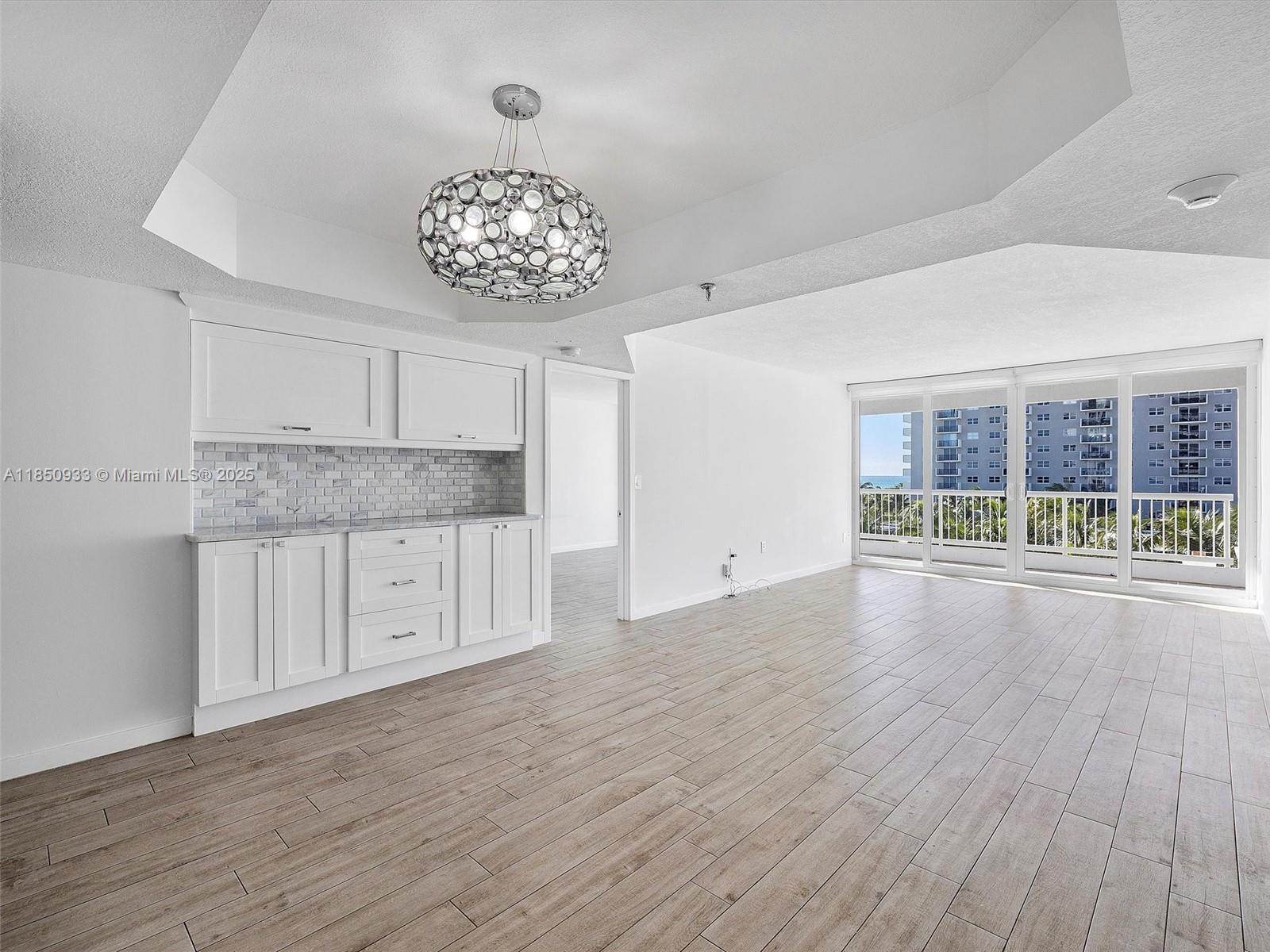 9341 Collins Ave #405