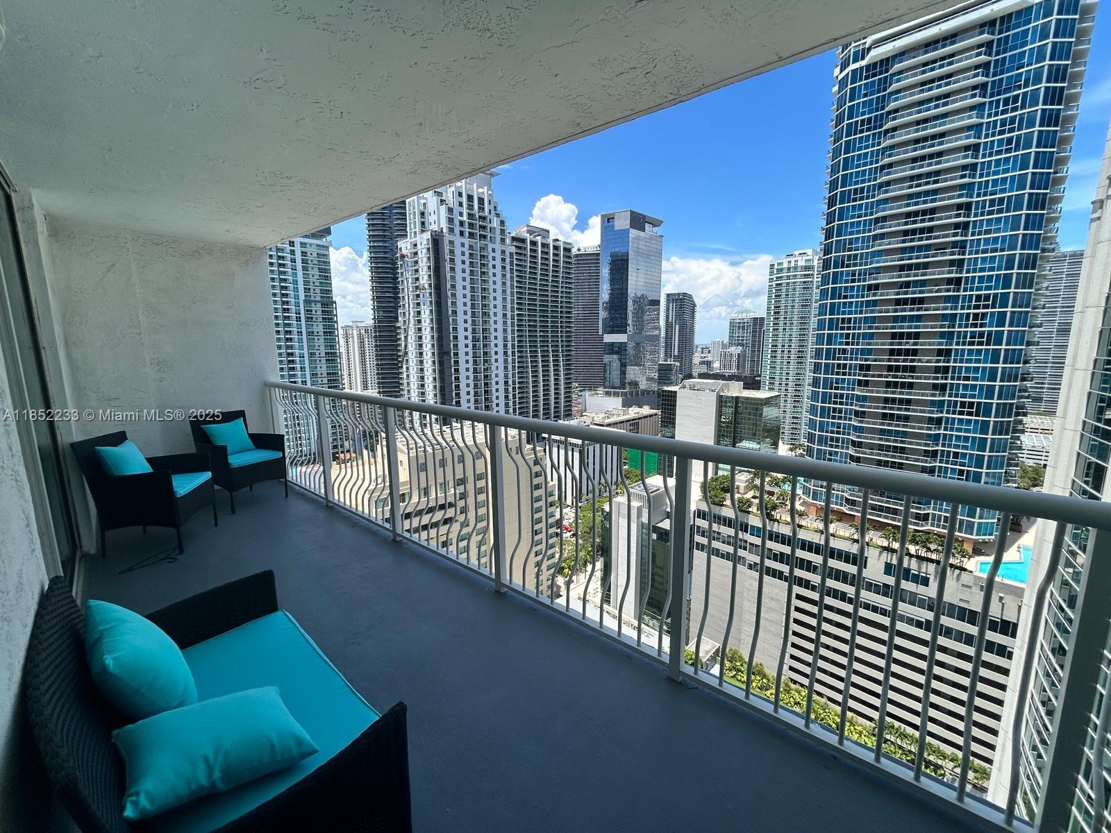 1200 Brickell Bay Dr #3520