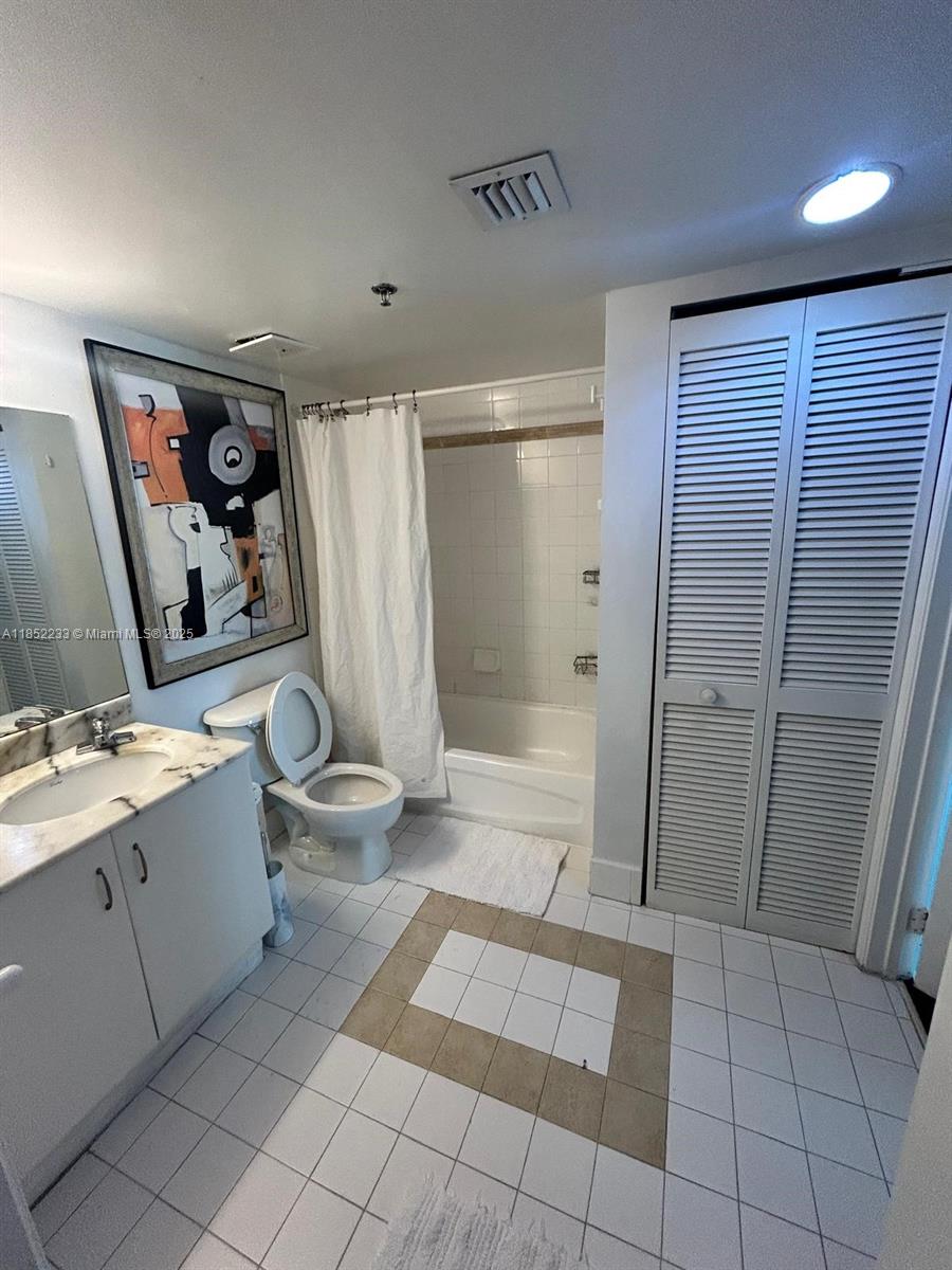 image The Club At Brickell Bay3