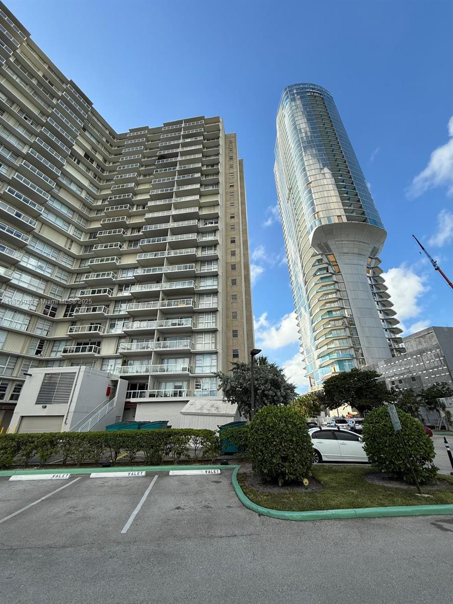 2451 Brickell Ave #7L