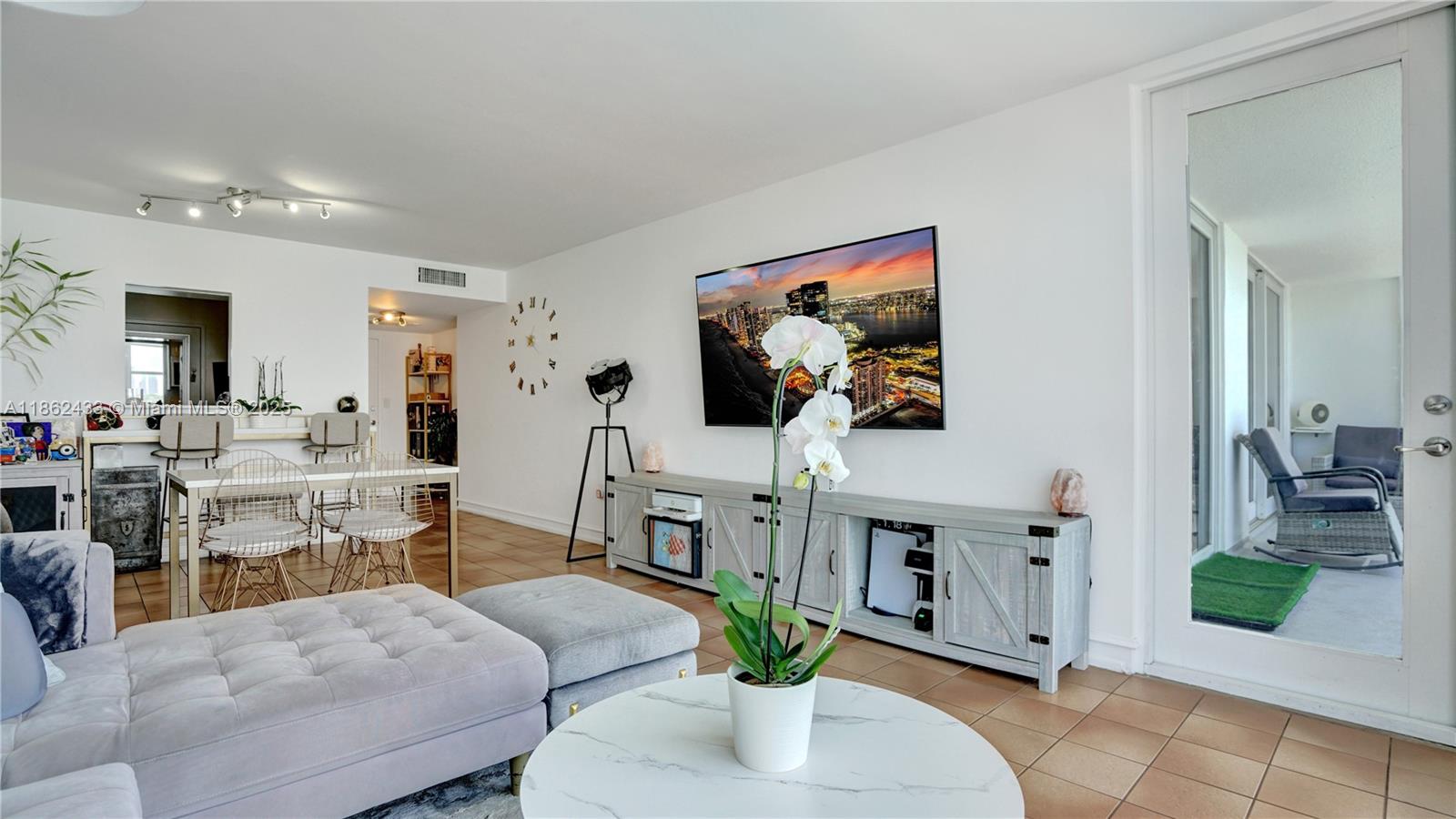 1228 West Ave #201 Miami Beach, FL 33139