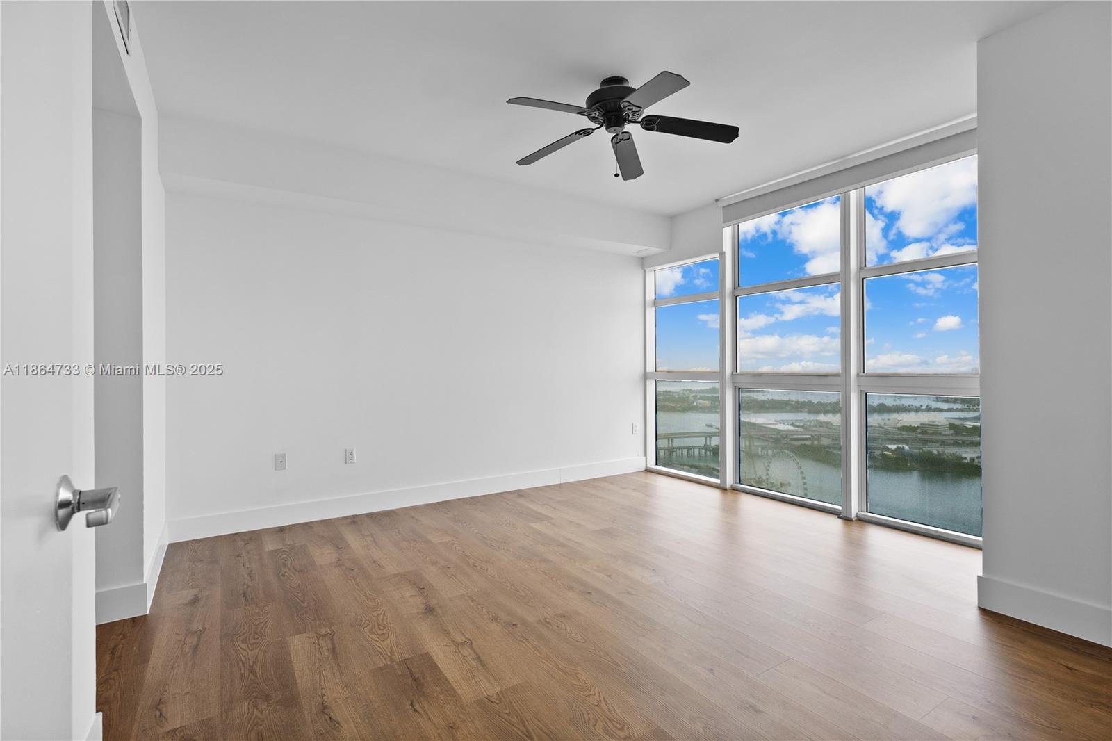 image 50 Biscayne Condo16