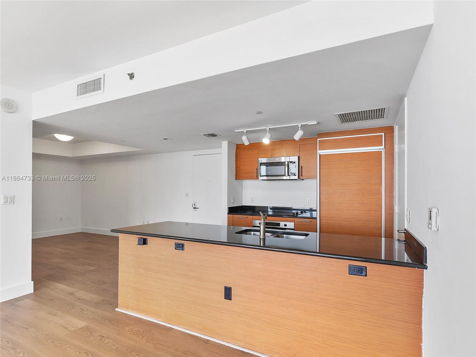 image 50 Biscayne Condo22