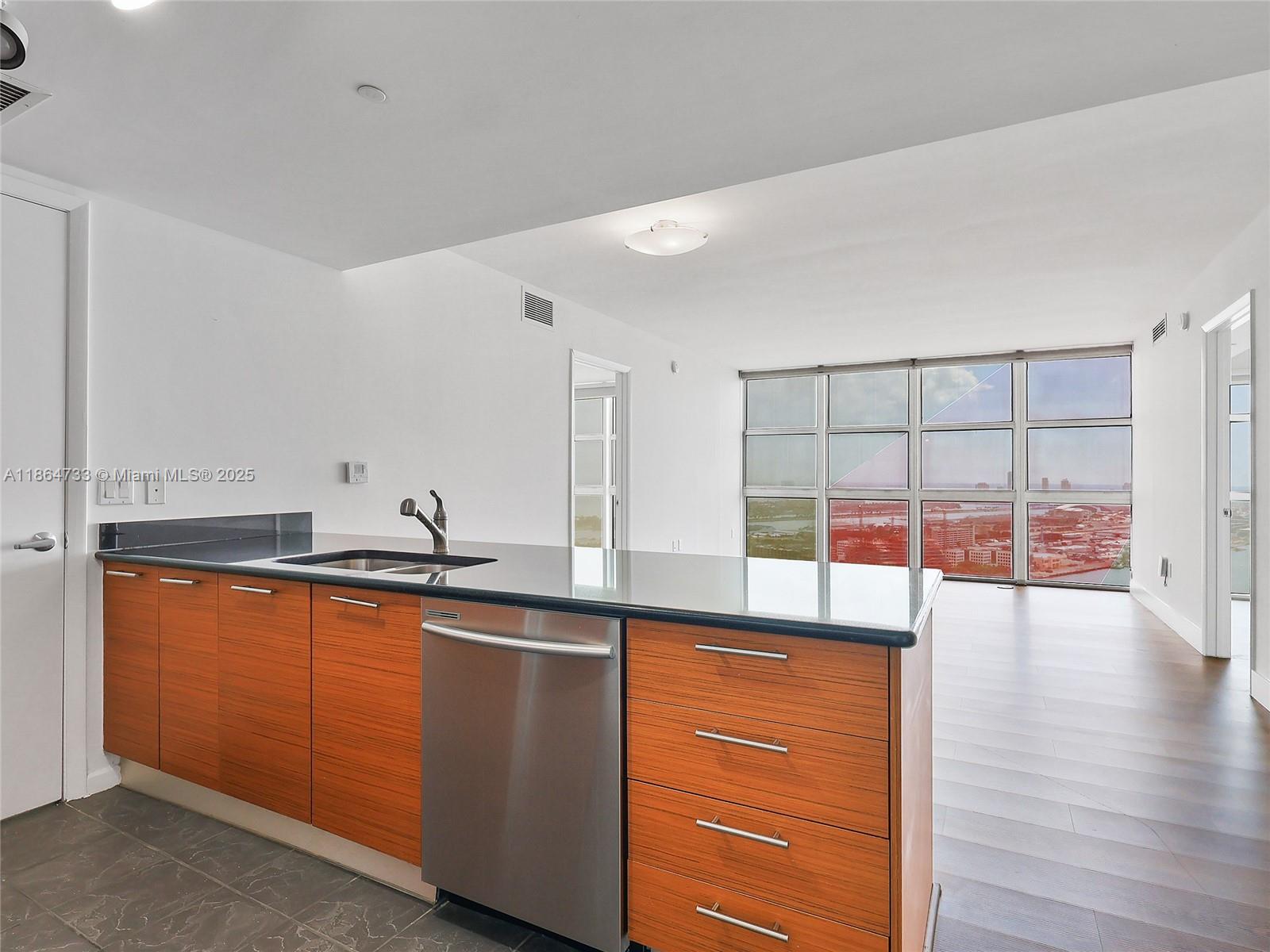 image 50 Biscayne Condo23