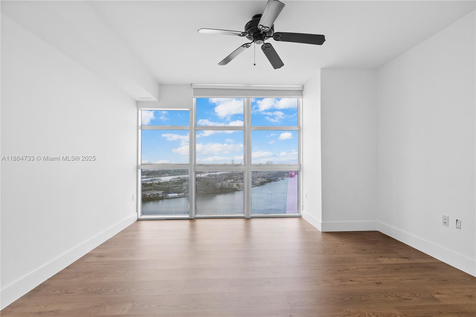image 50 Biscayne Condo3