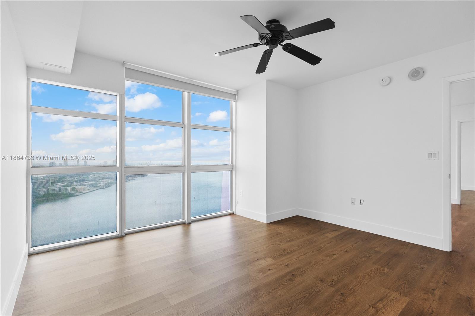 image 50 Biscayne Condo4