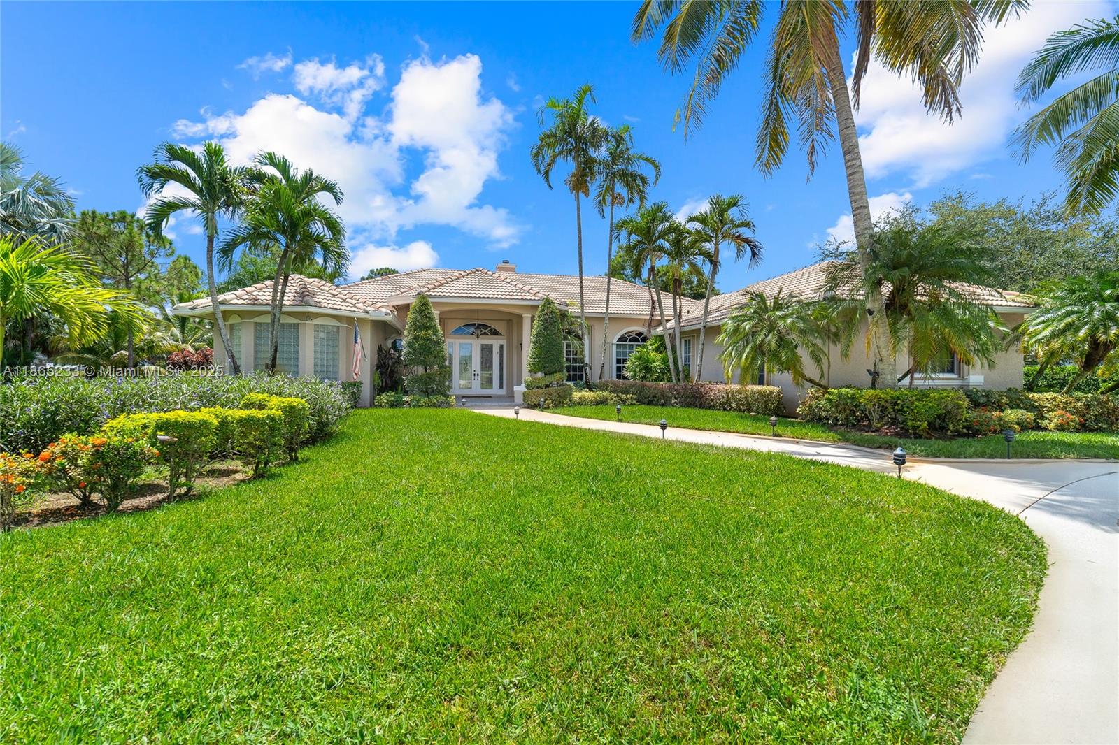 17026 Hamlin Blvd