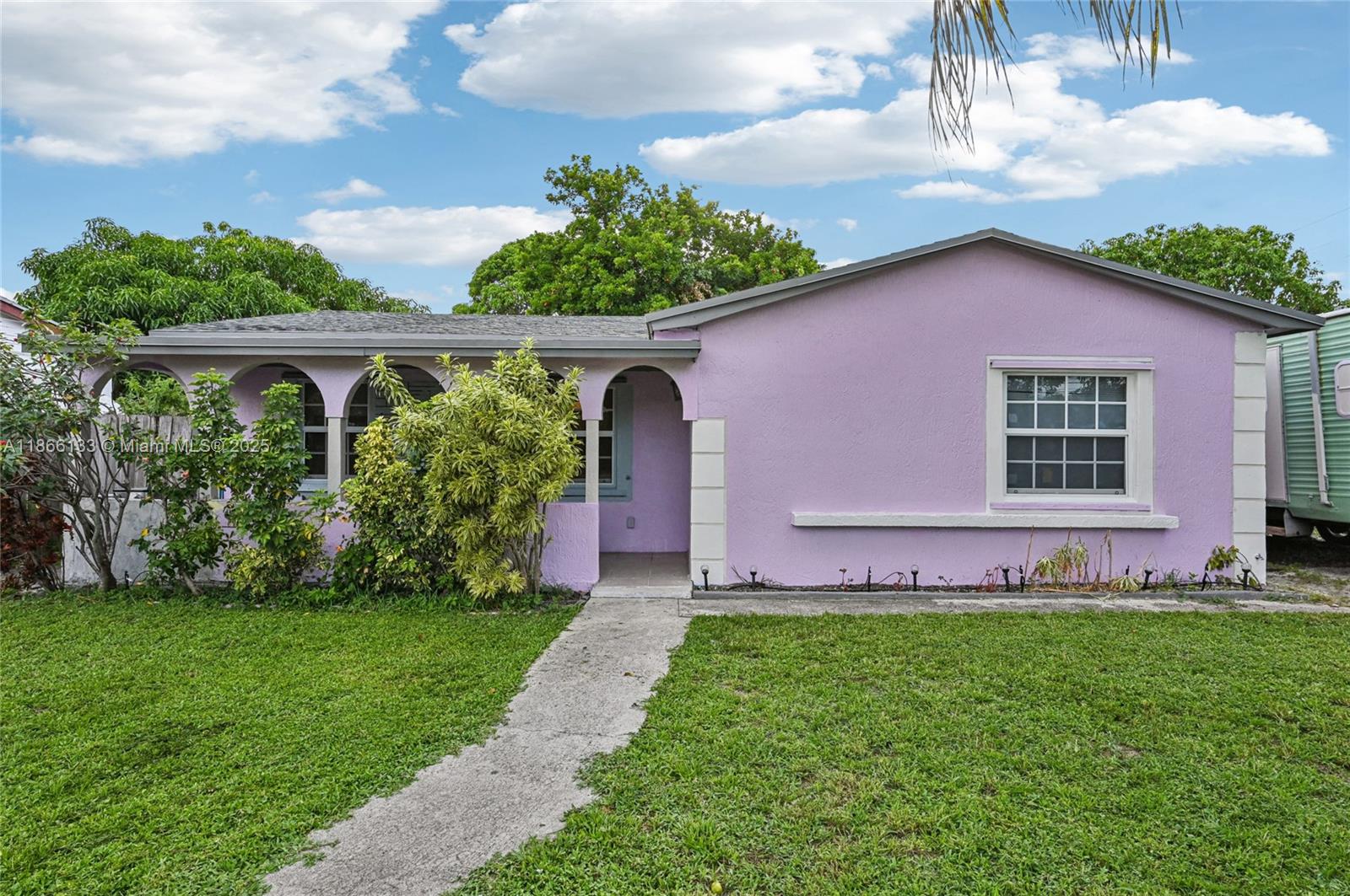417 NW 2nd St
