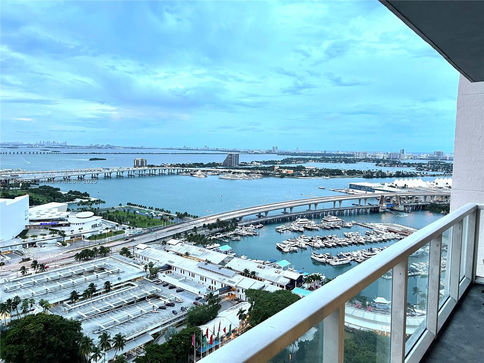244 Biscayne Blvd #3404