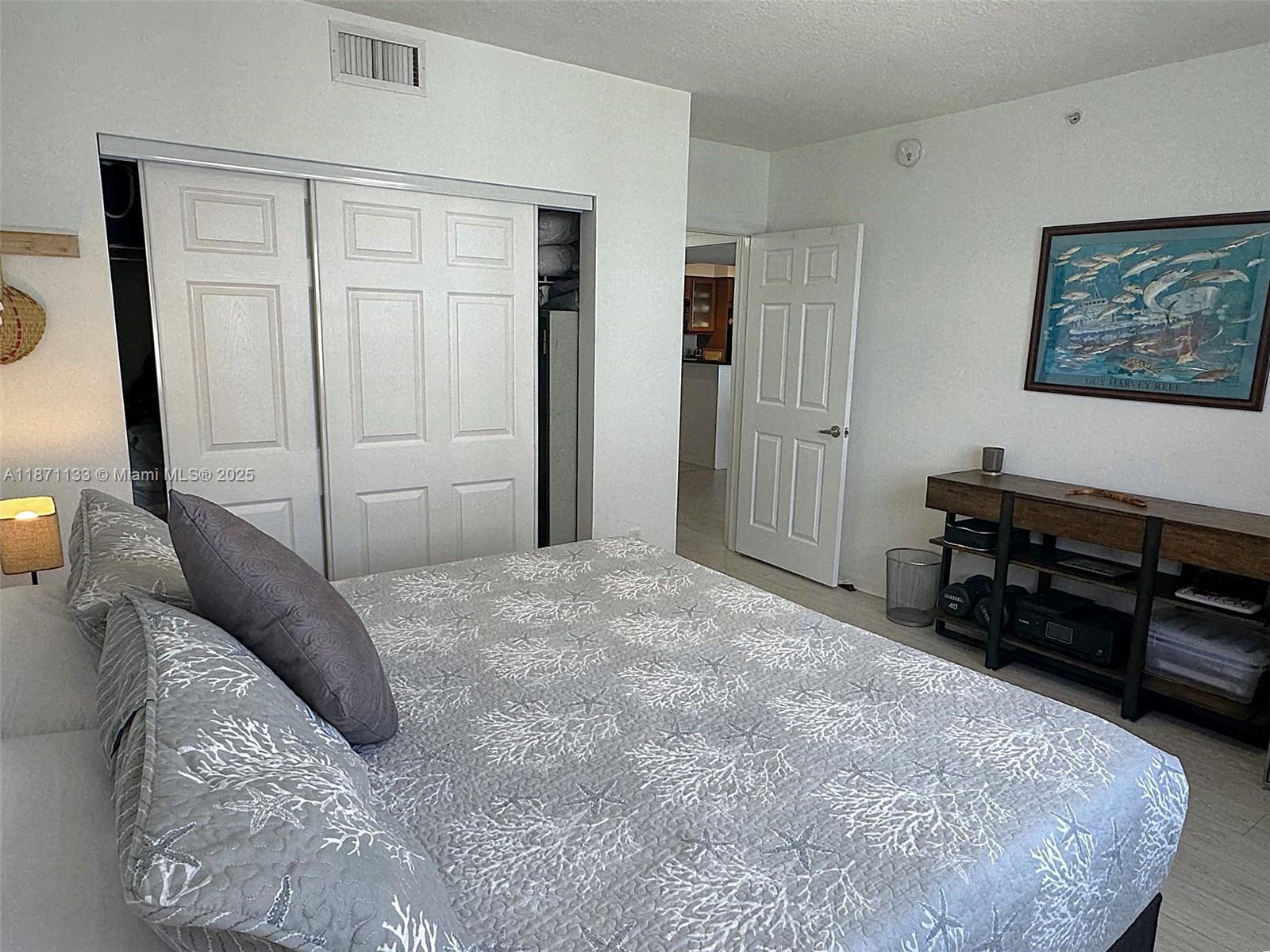 image 2080 Ocean Drive15