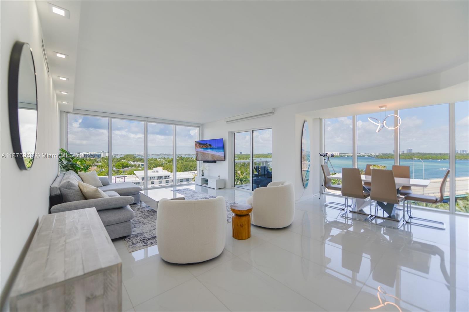 10275 Collins Ave #731