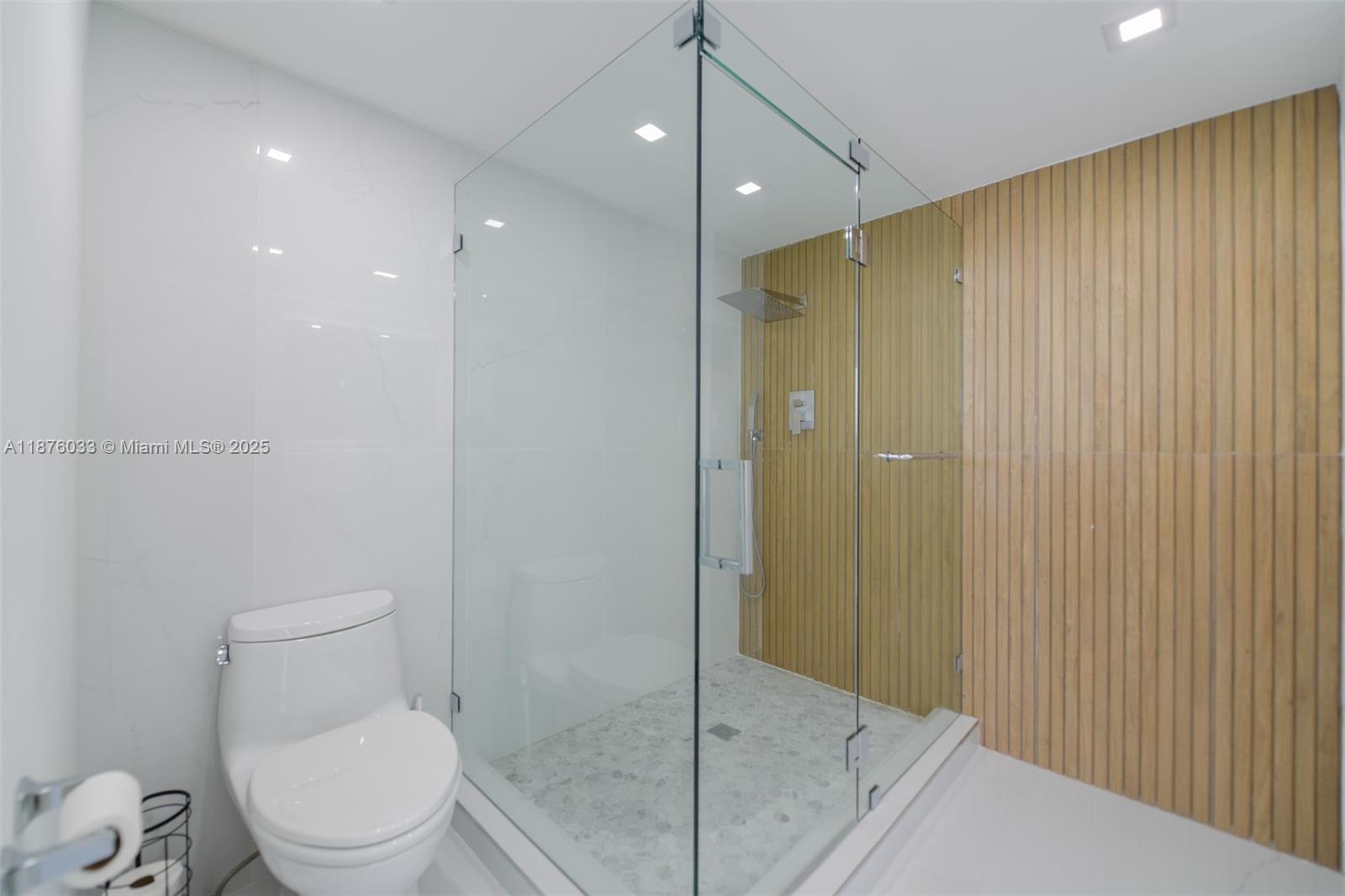 image Harbour House Condo11