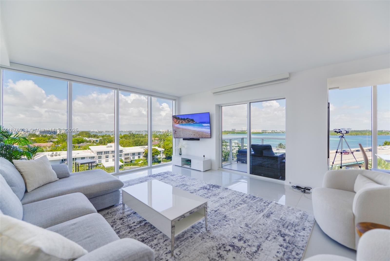 image Harbour House Condo1