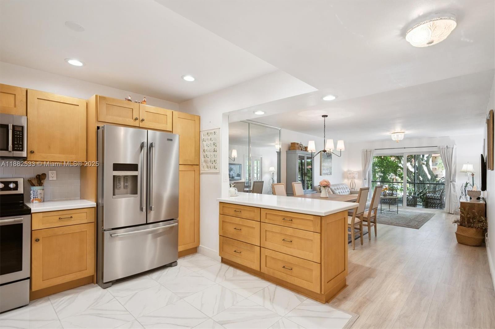 611 S Hollybrook Dr #205