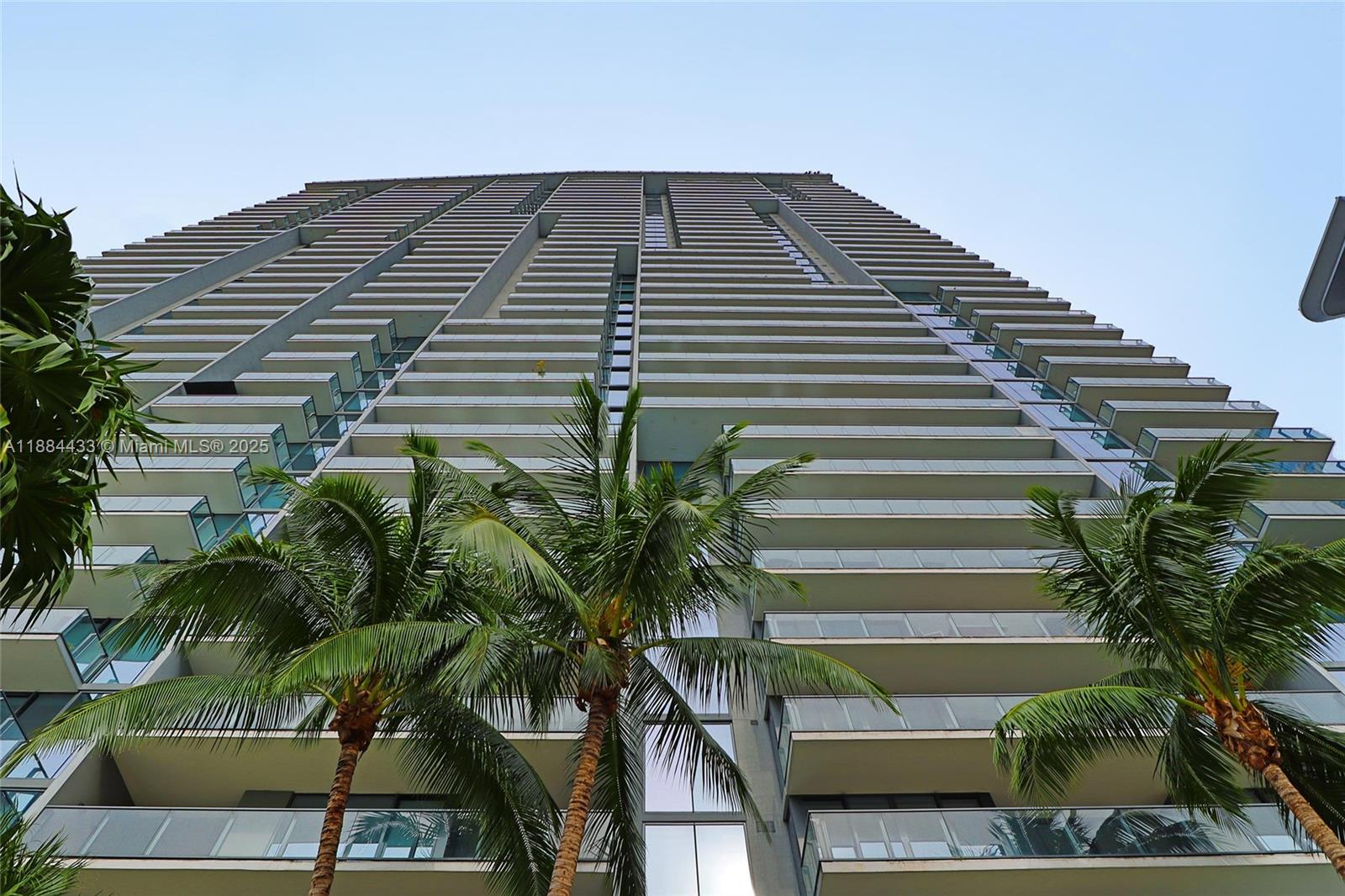 68 SE 6th St #1008