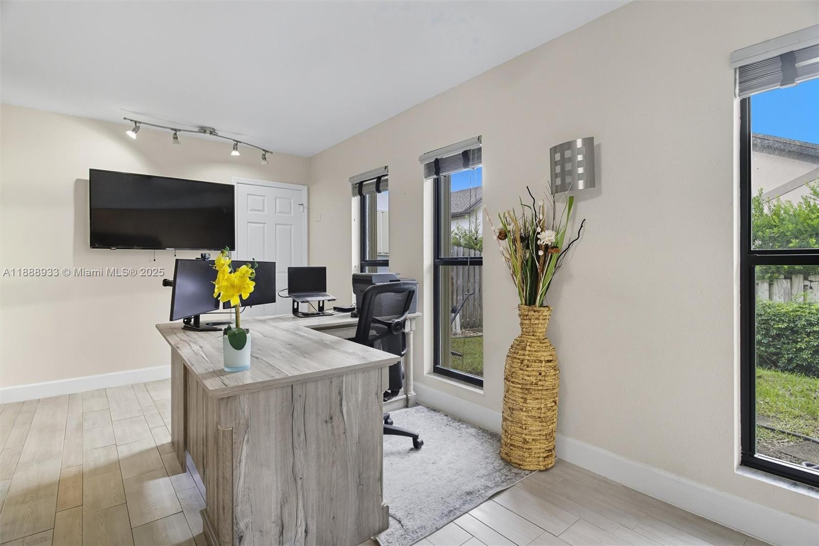 11521 NW 23rd St Plantation, FL 33323