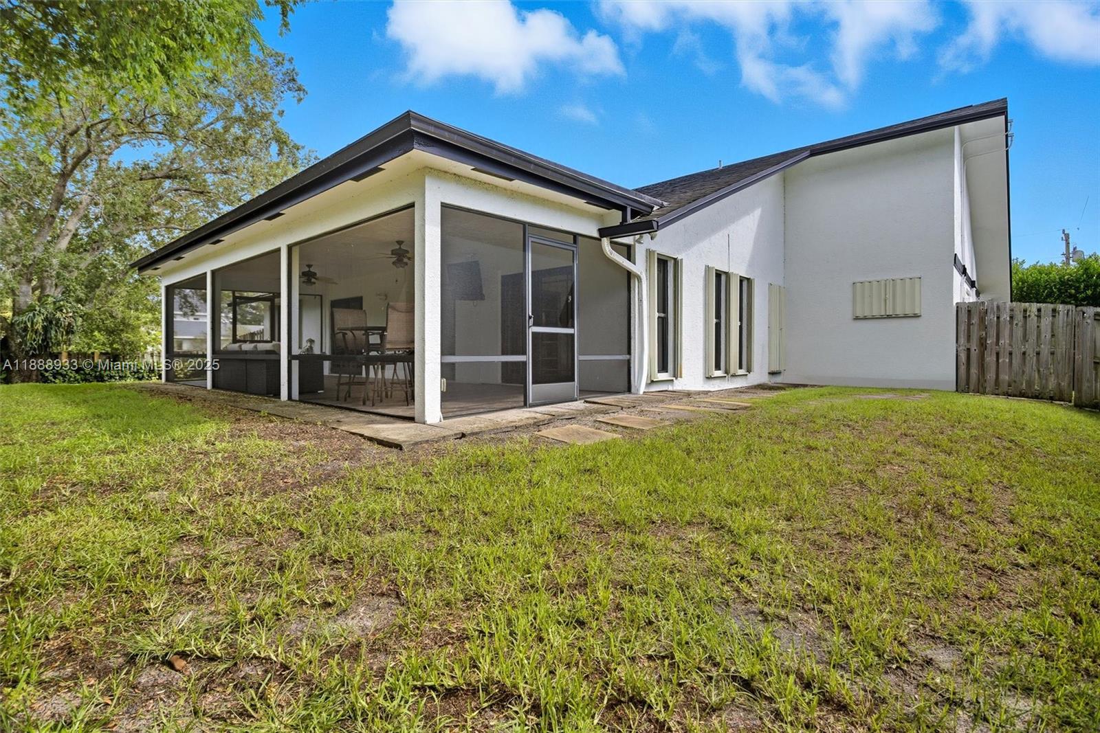 11521 NW 23rd St Plantation, FL 33323