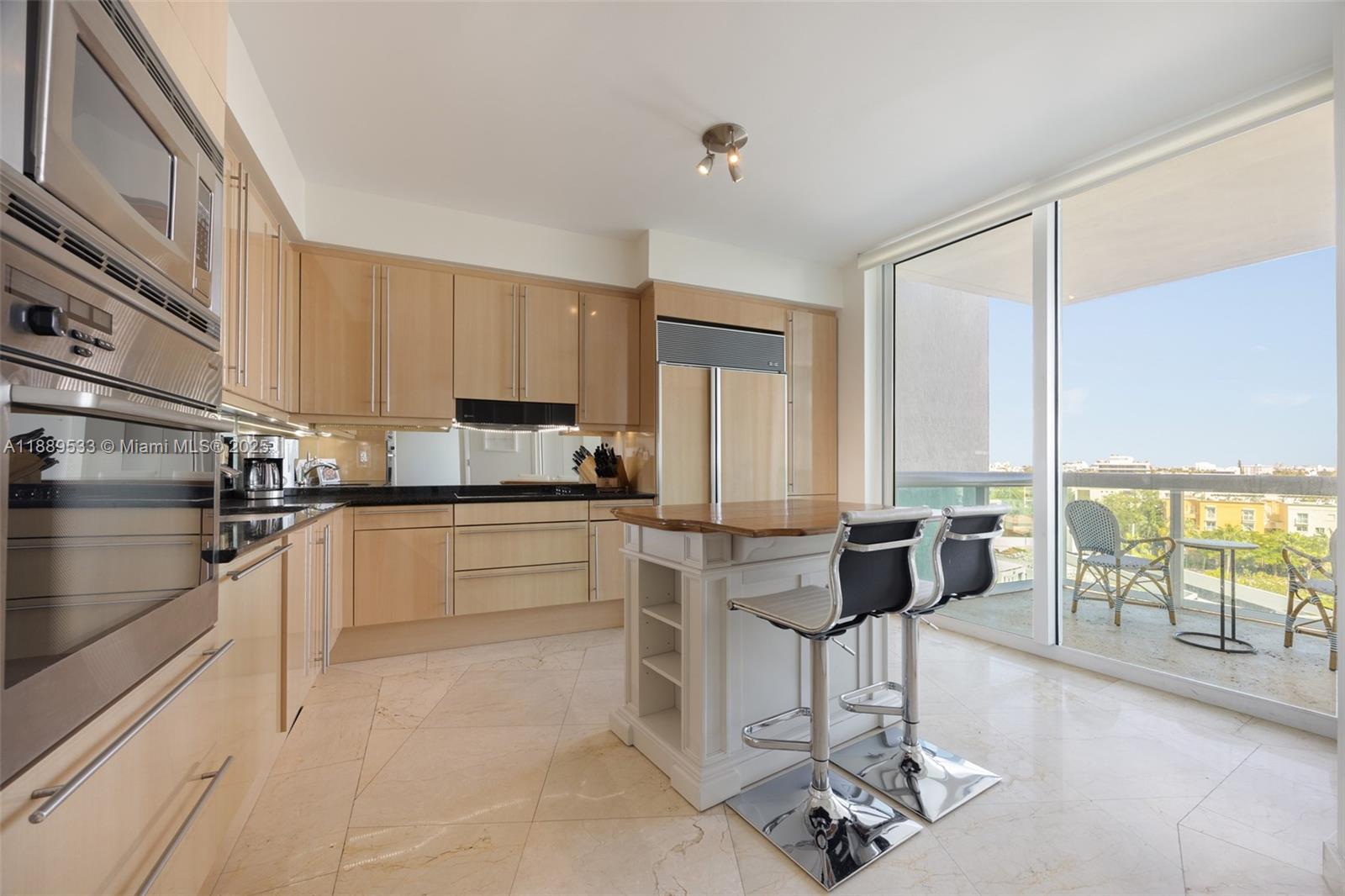 1000 S Pointe Dr #703 Miami Beach, FL 33139