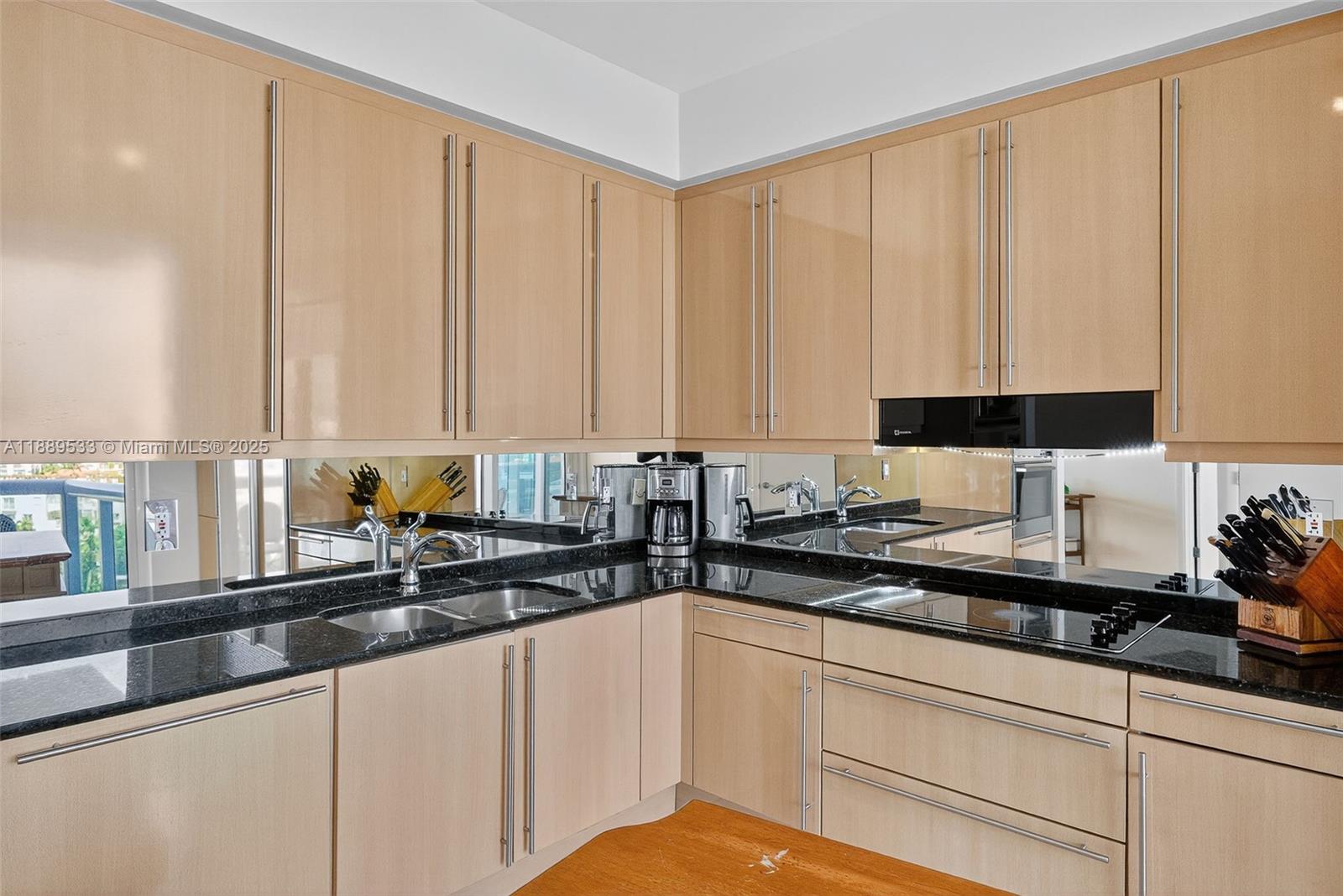 1000 S Pointe Dr #703 Miami Beach, FL 33139