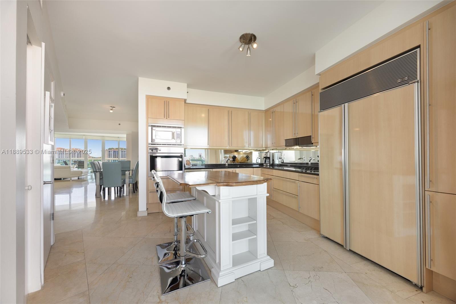 1000 S Pointe Dr #703 Miami Beach, FL 33139