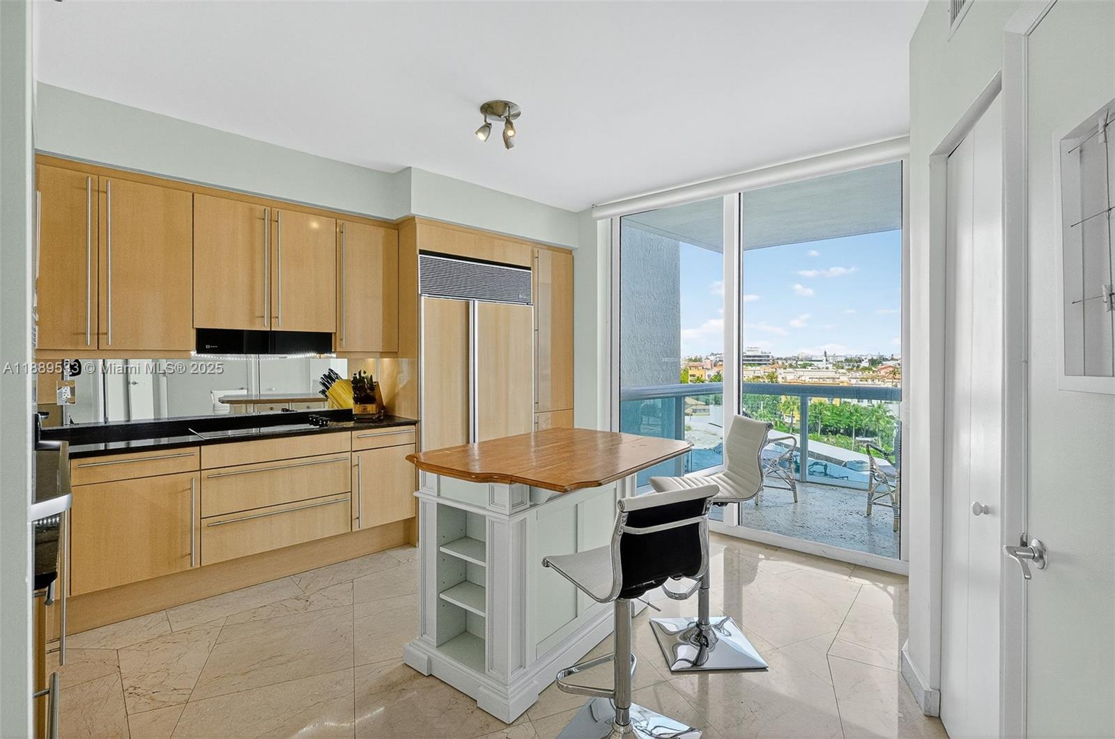 1000 S Pointe Dr #703 Miami Beach, FL 33139