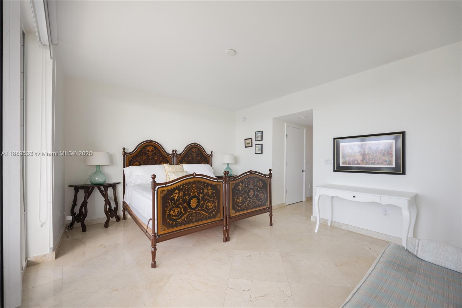 1000 S Pointe Dr #703 Miami Beach, FL 33139